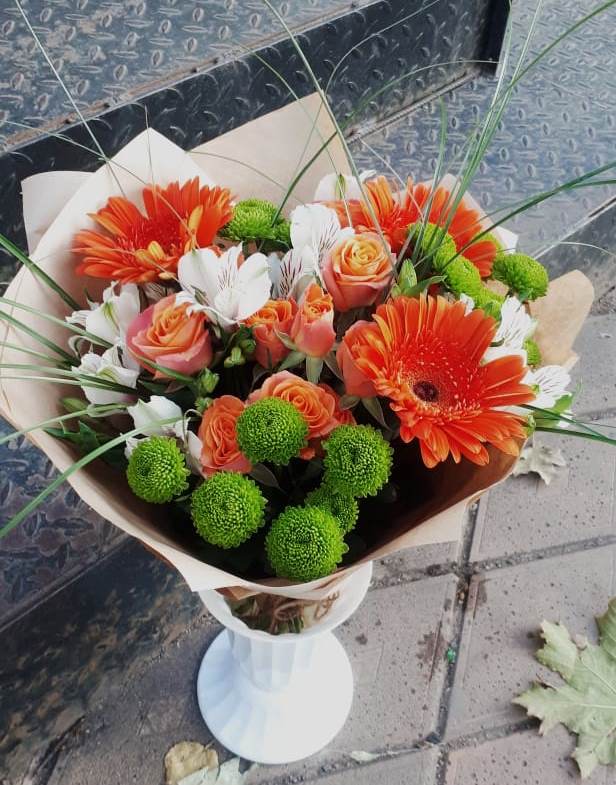 Букет цветов из: Герберы, Хризантемы, Альстромерии и Розы в Белом Яре Томской области