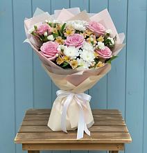 Букет цветов из:  Гвоздики, Орхидеи и Розы в Белом Яре Томской области