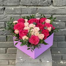 Цветочная композиция из Розы в коробке в Белом Яре Томской области