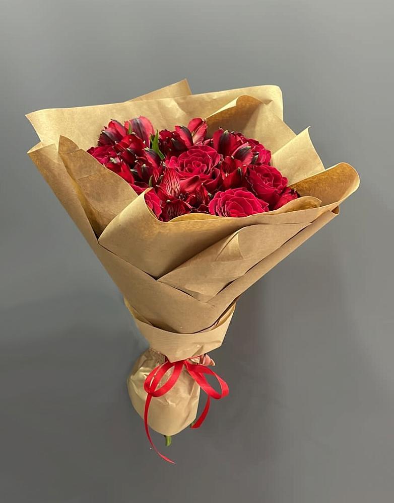 Букет цветов из: Альстромерии и Розы в Белом Яре Томской области