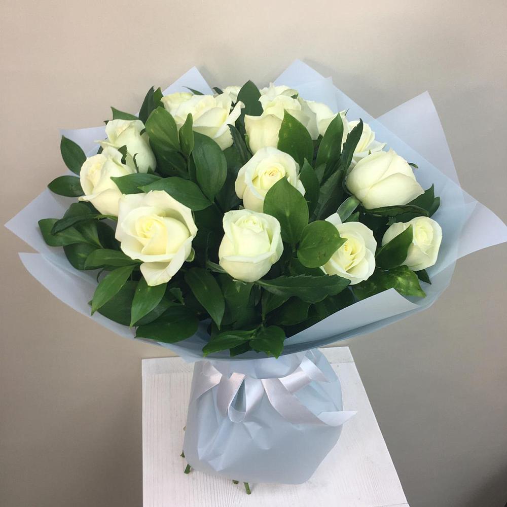 Букет 15 Белых роз Проуд в Белом Яре Томской области
