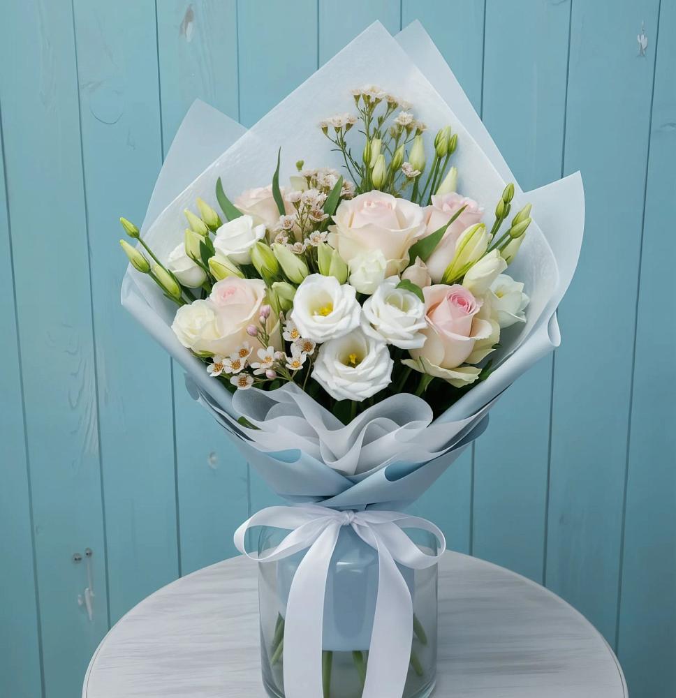 Букет цветов из: Розы и Лизиантусы в Белом Яре Томской области