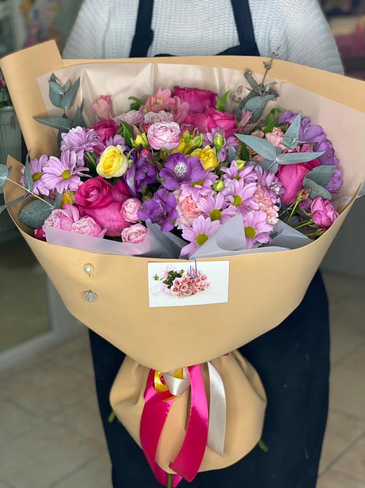 Букет цветов из: Хризантемы, Гвоздики и Альстромерии в Белом Яре Томской области