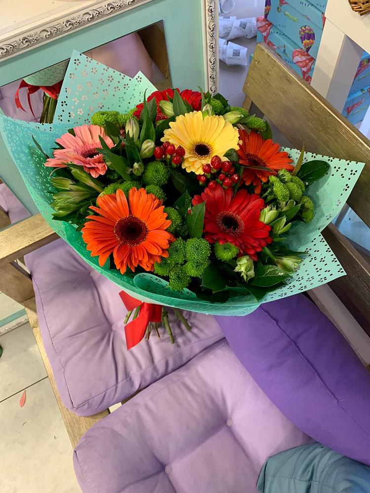 Букет цветов из: Герберы, Хризантемы и Альстромерии в Белом Яре Томской области