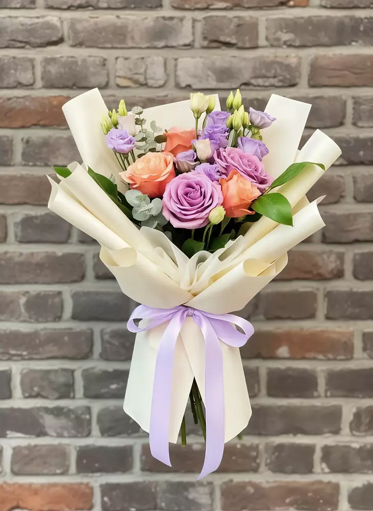 Букет цветов из: Лизиантусы и Розы в Белом Яре Томской области