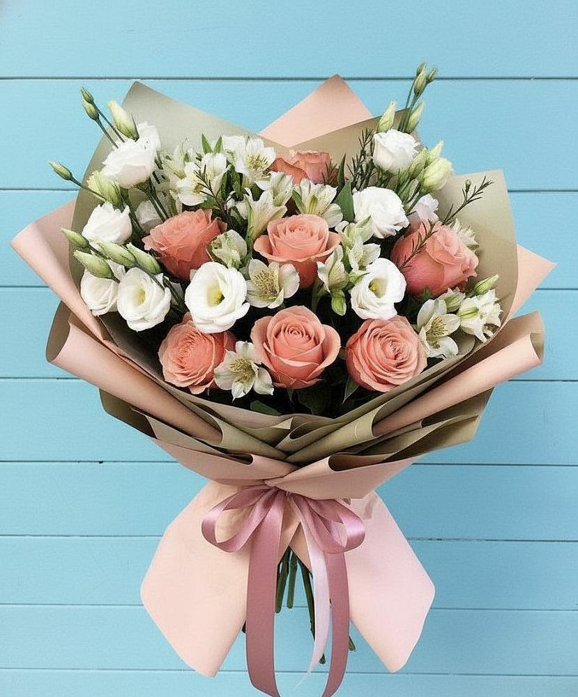 Букет цветов из: Розы, Альстромерии и Лизиантусы в Белом Яре Томской области