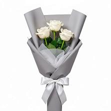 Букет 3 белые розы в Белом Яре Томской области