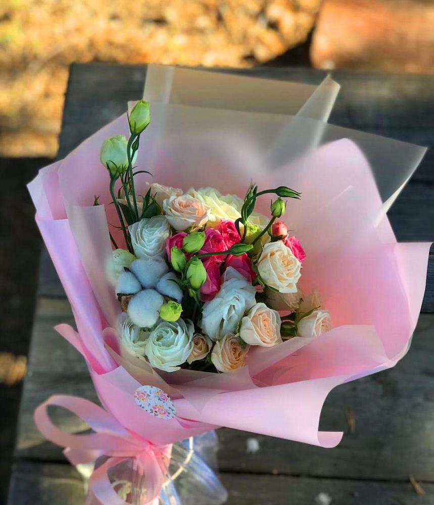 Букет цветов из: Розы и Лизиантусы в Белом Яре Томской области