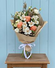 Букет цветов из:  Альстромерии, Лизиантусы, Розы и Хризантемы в Белом Яре Томской области