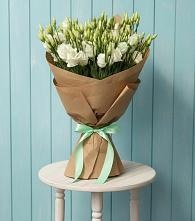 Букет цветов из:  Лизиантусы в Белом Яре Томской области