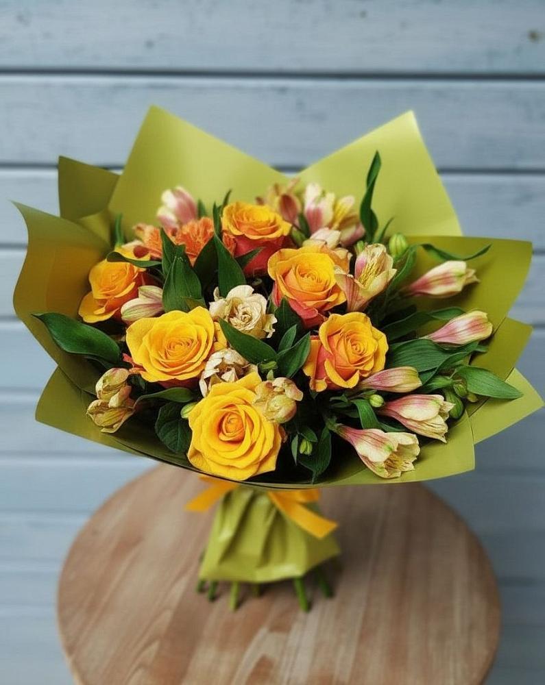 Букет цветов из: Альстромерии и Розы в Белом Яре Томской области