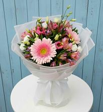 Букет цветов из:  Герберы, Альстромерии и Лизиантусы в Белом Яре Томской области