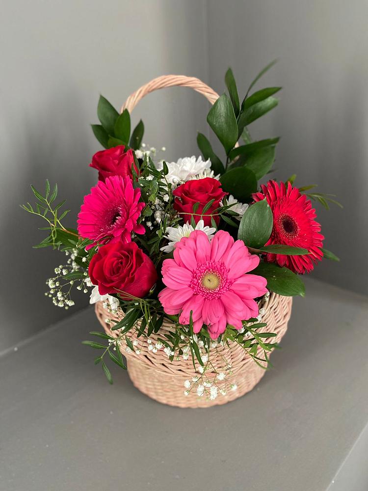 Цветочная композиция из Розы, Хризантемы и Герберы в корзине в Белом Яре Томской области