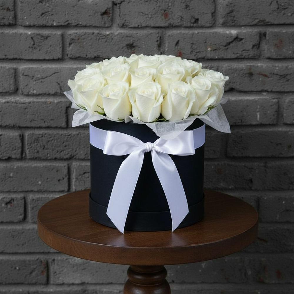 Цветочная композиция из Розы в шляпной коробке в Белом Яре Томской области