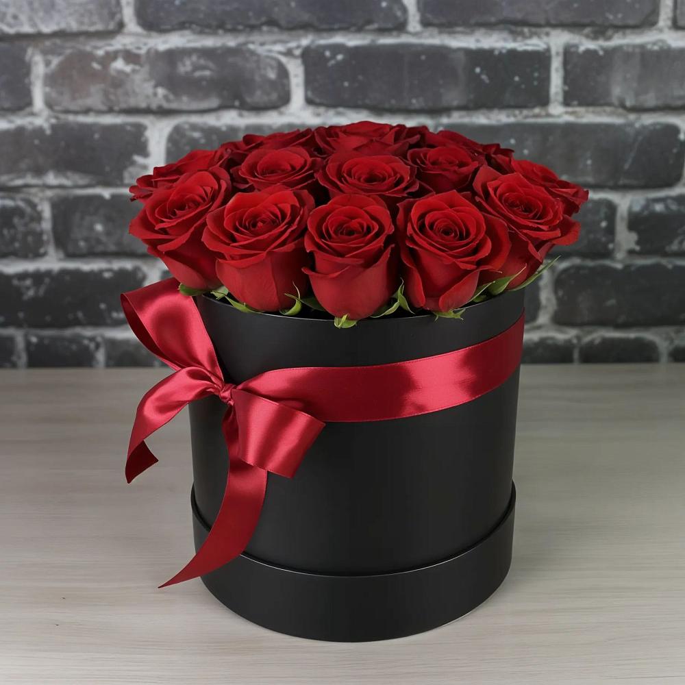 Цветочная композиция из Розы в шляпной коробке в Белом Яре Томской области