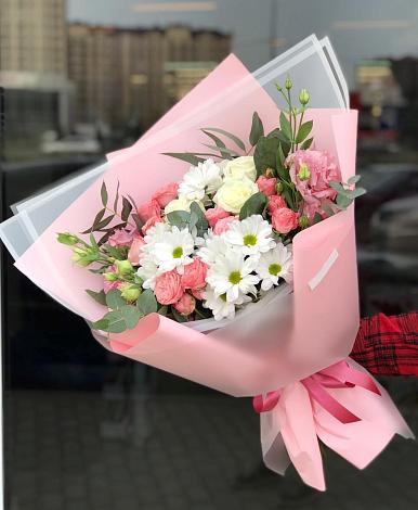 Букет цветов из: Розы, Лизиантусы и Хризантемы в Белом Яре Томской области