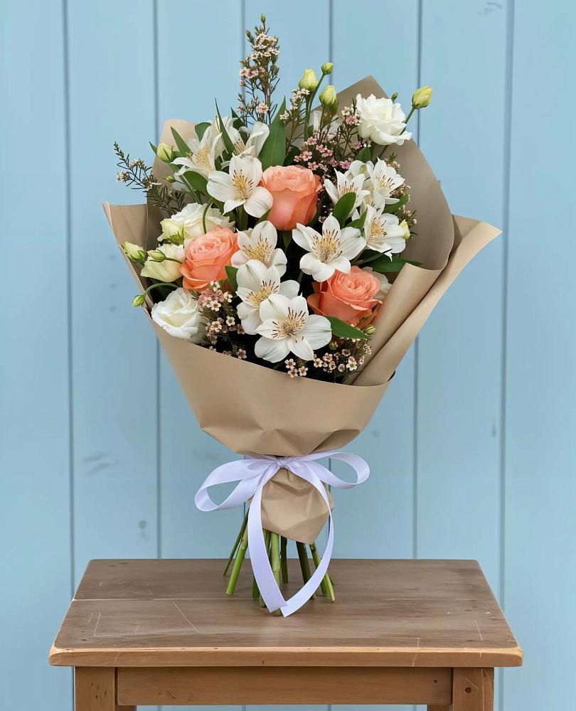 Букет цветов из: Альстромерии, Лизиантусы, Розы и Хризантемы в Белом Яре Томской области