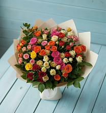 Букет Микс из разноцветных кустовых роз в Белом Яре Томской области