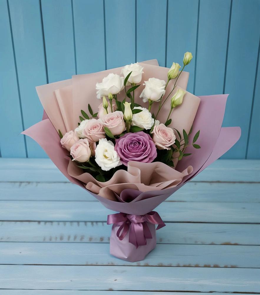 Букет цветов из: Розы и Лизиантусы в Белом Яре Томской области